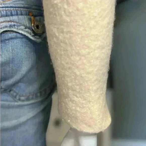 Banana Republic woman’s jacket/blacer, wool material size 6 in ivory color. - Picture 14 of 14